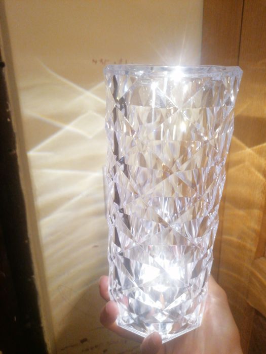 Lampa transparenta, functionare pe USB si functie tactila