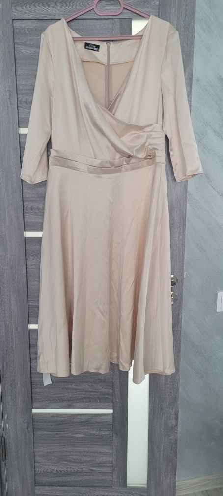 Rochie elegantă nude