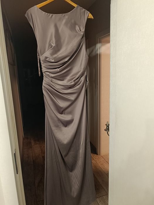 Офицялна сатенена рокля