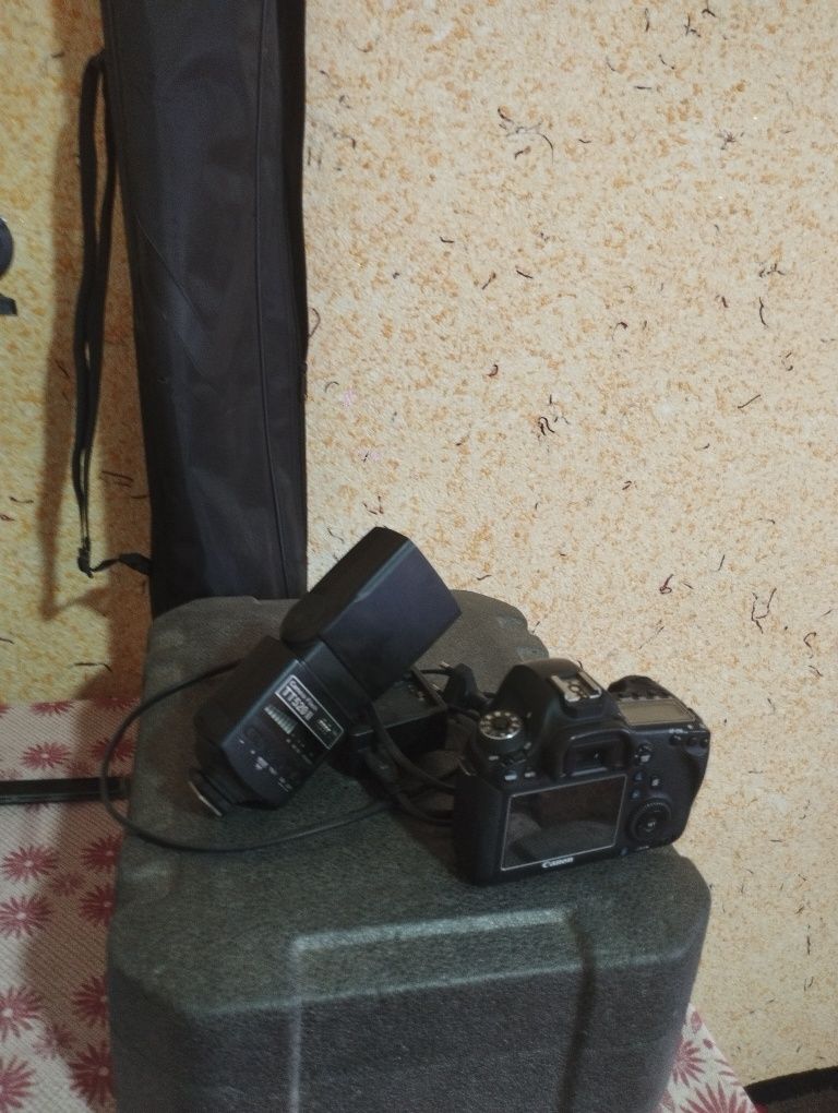 Canon 6D yangi kamplekt sotiladi
