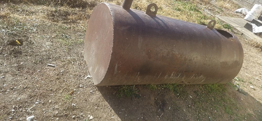 Железная бочка объем 2т. Толщина бочки 1см. Очень тяжёлая