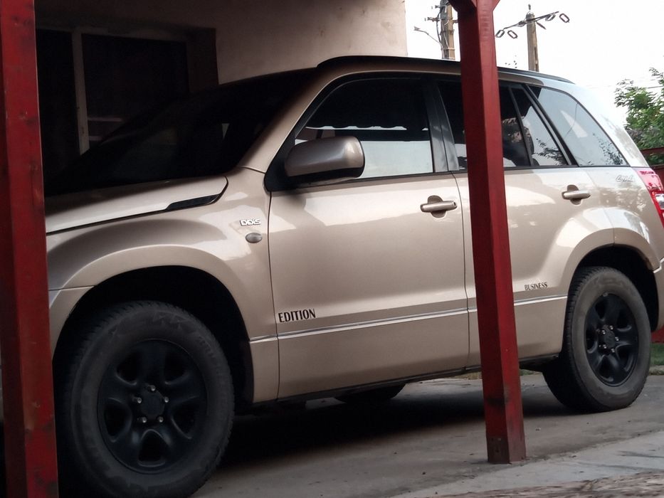 Vând Suzuki Grand Vitara 1.9 DDIS an 2006
-mașina personală,
-Stare fo