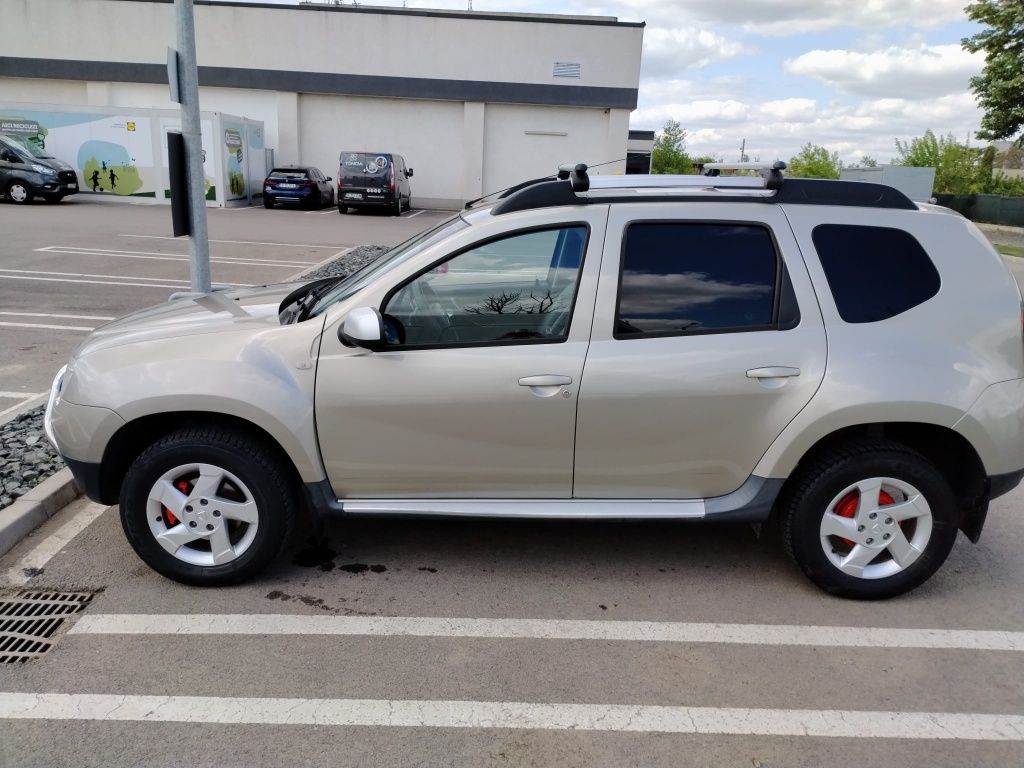 Vând Dacia Duster Model Prestige 2011 1.5dci