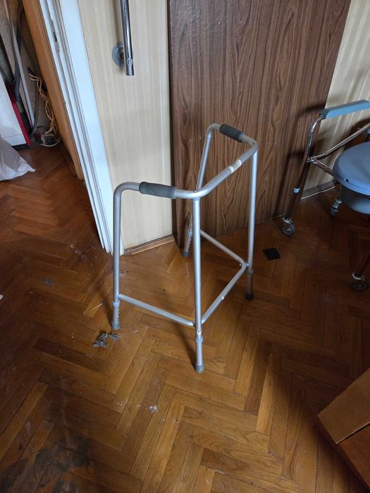 Cadru mers, persoana handicap, din aluminiu, reglabil pe inaltime