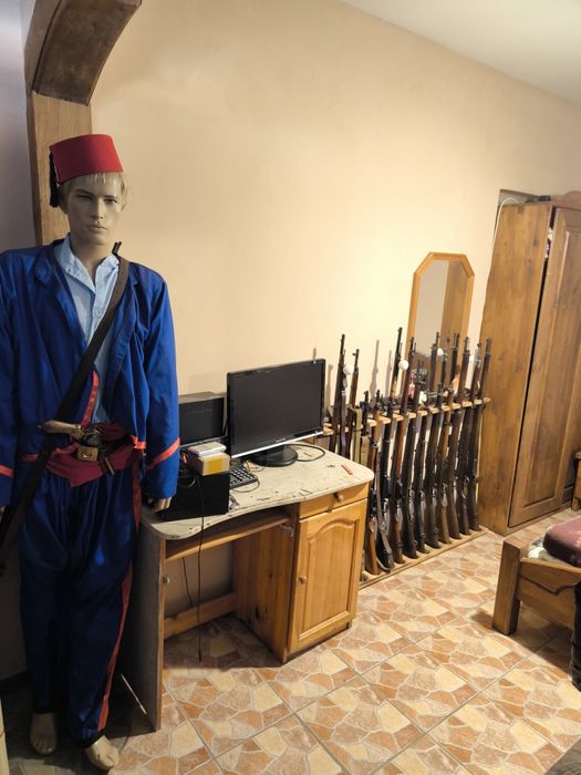 Автоматична пушка, револвер, пистолет. Масивни нестрелящи реплик