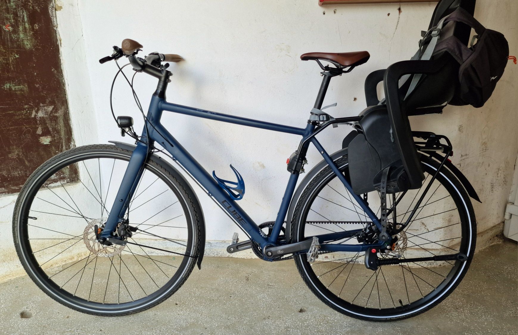 Bicicleta trekking / turing Cube Travel EXC Midnight Blue