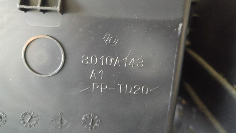 Trim consola rama centrala bord mitsubishi outlander 2 2006-2012 8010a143