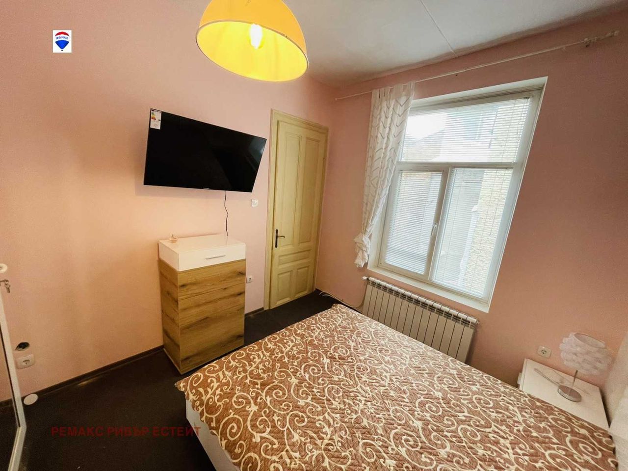 Дава се под наем Къща в Русе, Център - 200 кв.м за 433.5 € - Снимка #1