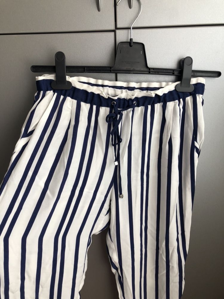 Pantaloni in dungi Zara