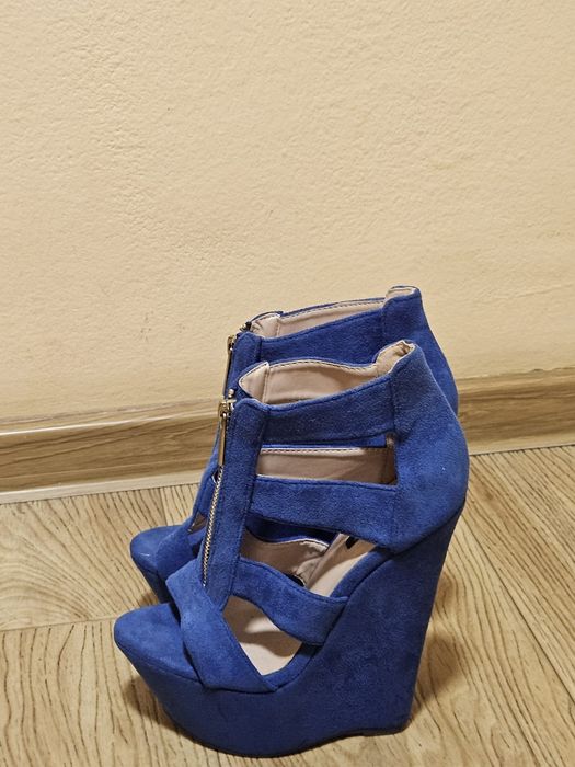 Sandale de damă cu platforma