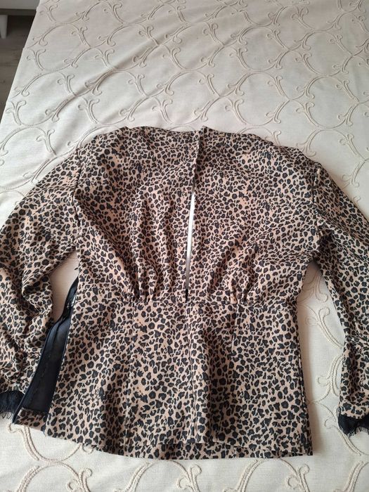 Блуза с дантелки