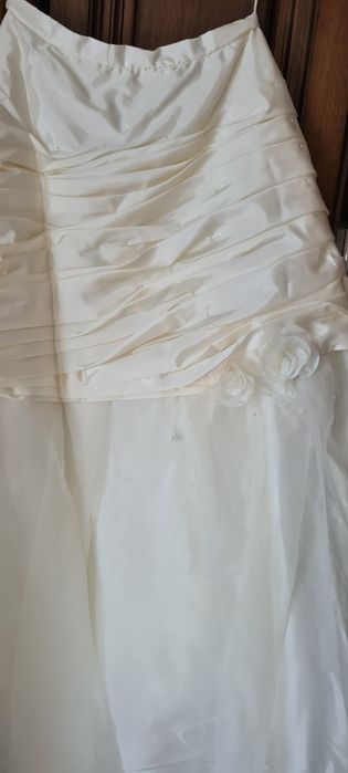 Rochie mireasa avorio