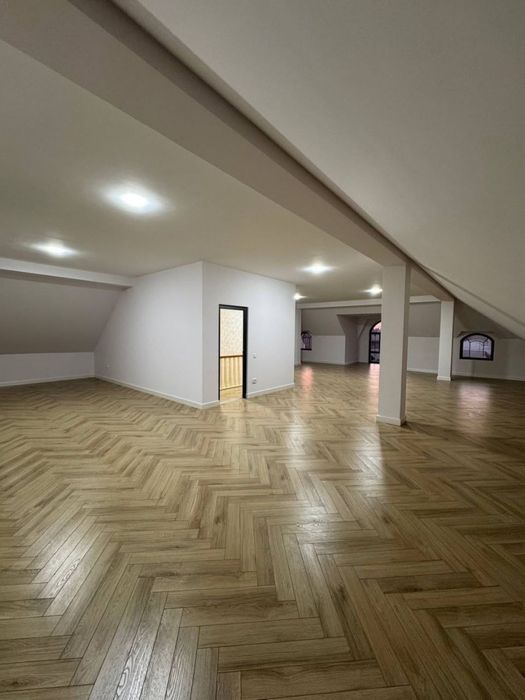 Уч кахрамон постидан 2.5 км кирганда 6 хонали уй сотилади uch qahramon