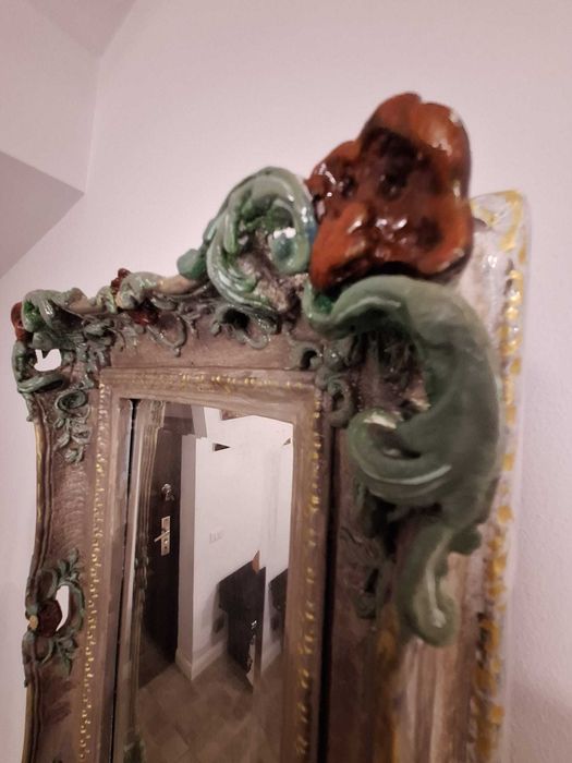 Oglindă vintage cu heruvim recondiționată manual, din rășină