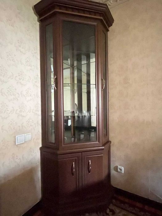 Пенал для зала занимает мало мест