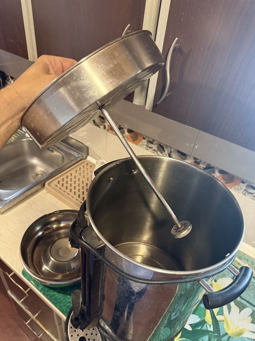 Vand cafetiera 10 litri si cesti cafea lavazza profesionale