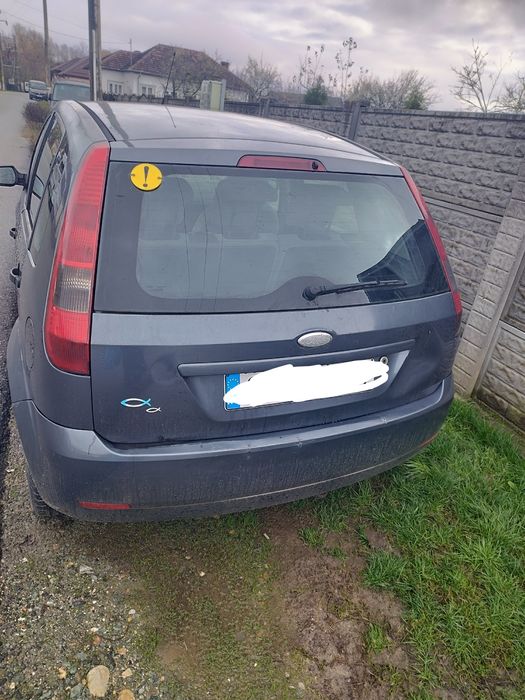 Vând Ford fiesta 2005