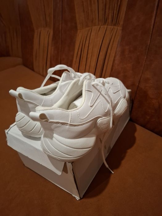 Vand adidasi  ca noi