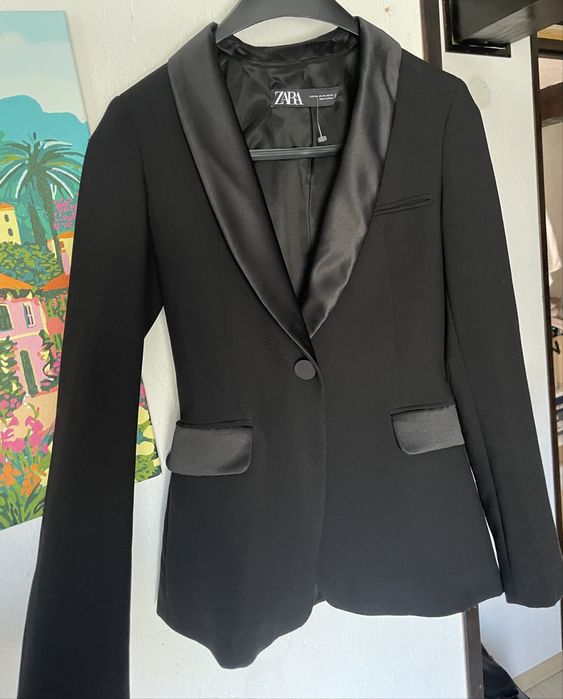 Costum zara negru cambrat cu detalii de satin