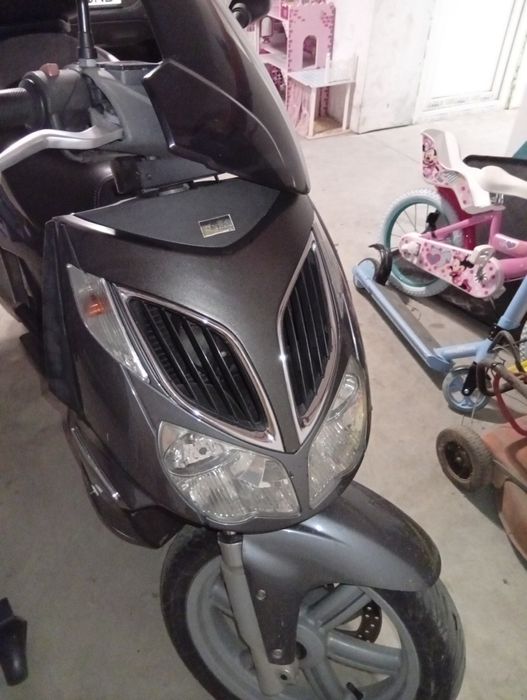 Vând Aprilia Sport City 125cm