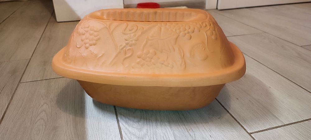 Oala de lut pentru cuptor, nouă, cu capac