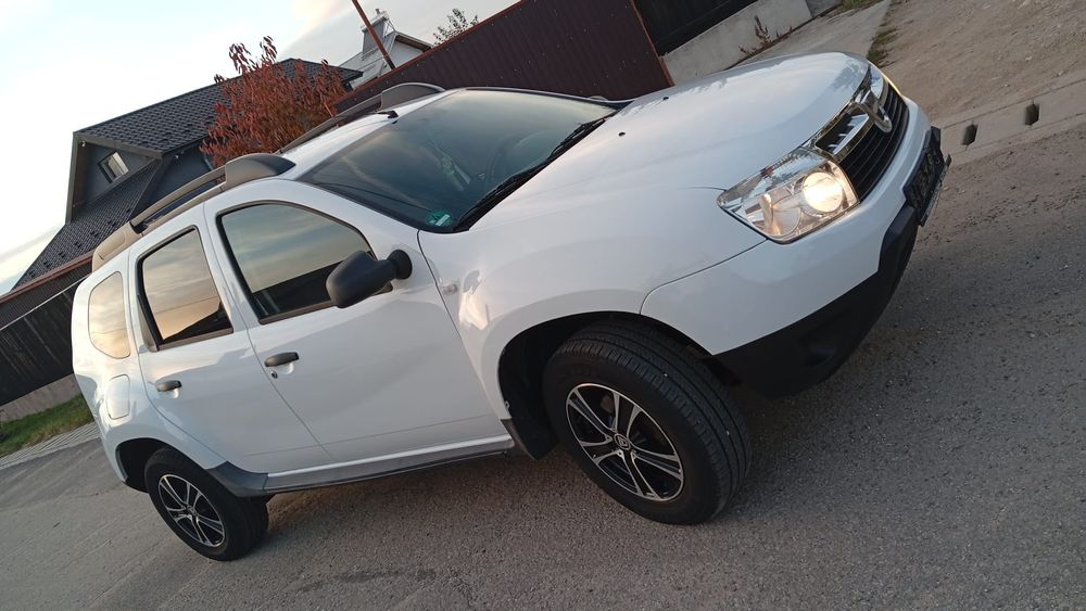 Vând Dacia Duster