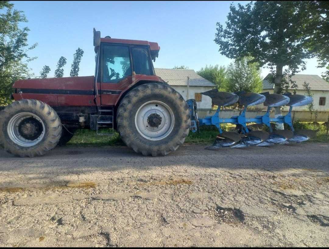 Traktor Magnium 8940