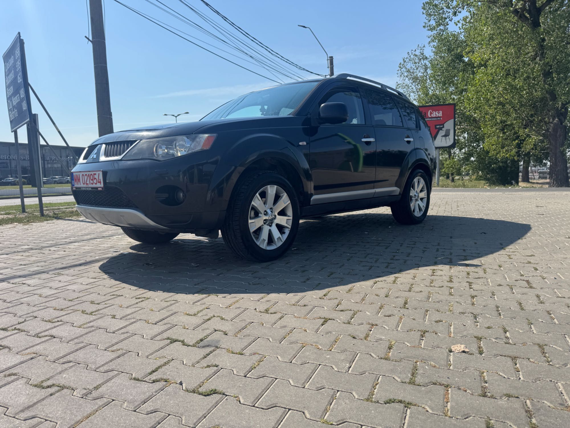 Vând Mitsubishi Outlander