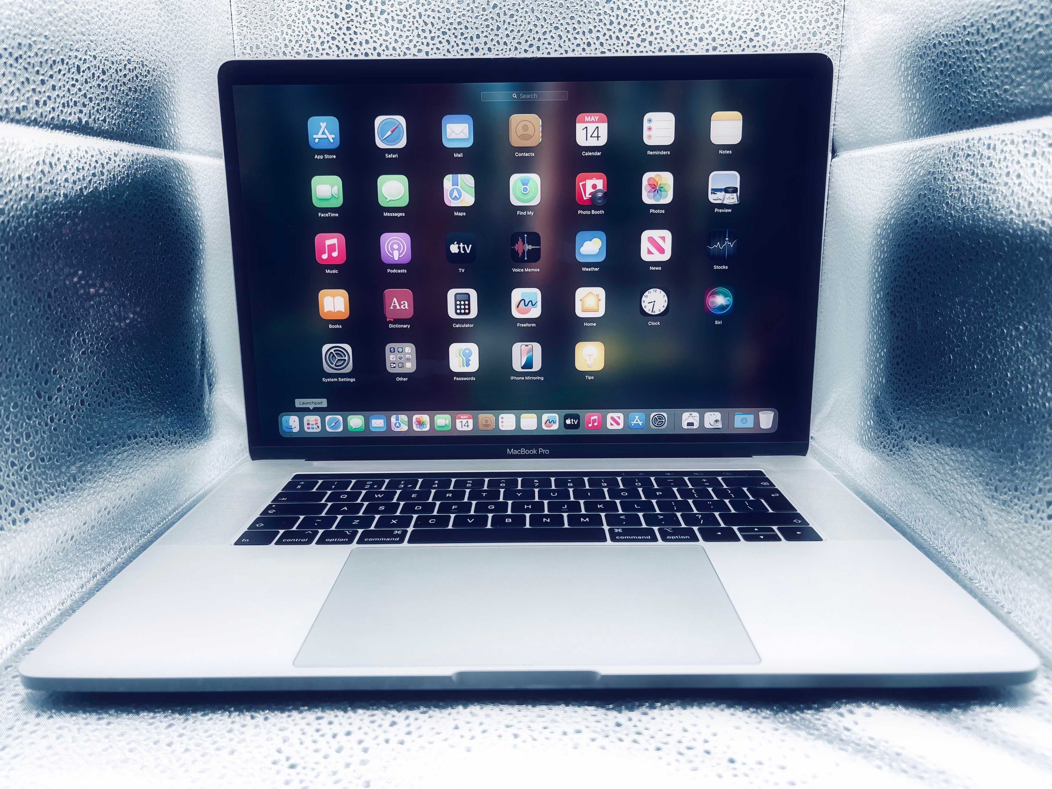 Apple MacBook PRO 15 A1990 mid 2018 i7 2.6Gz 16GB 500GB SSD Touch Bar