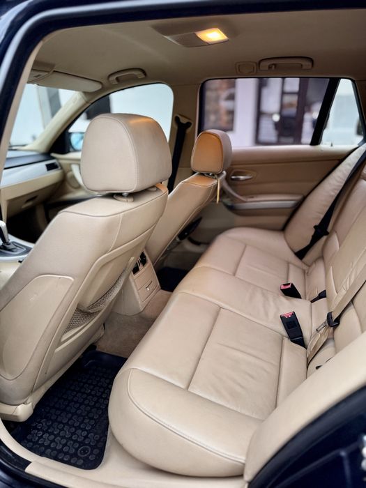 Bmw e91 - cutie automata - interior piele crem - faruri custom