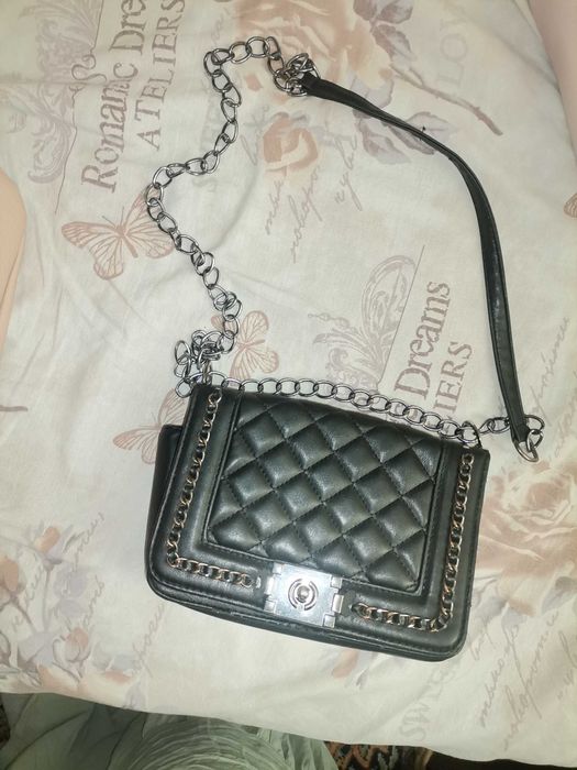 Дамска черна чанта