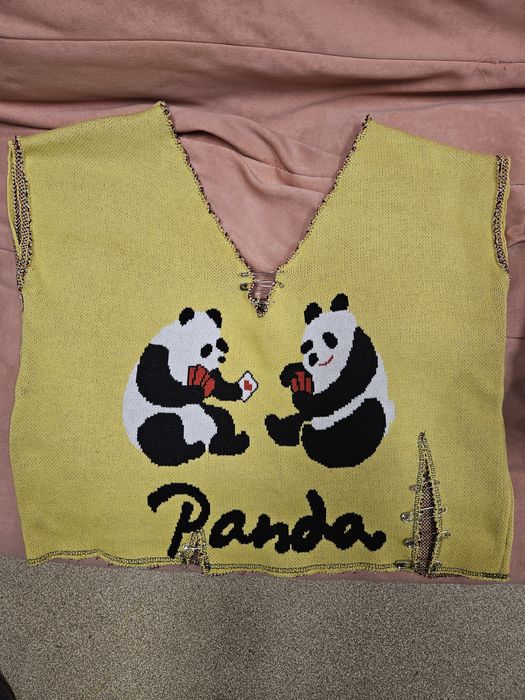 Жълт плетен елек