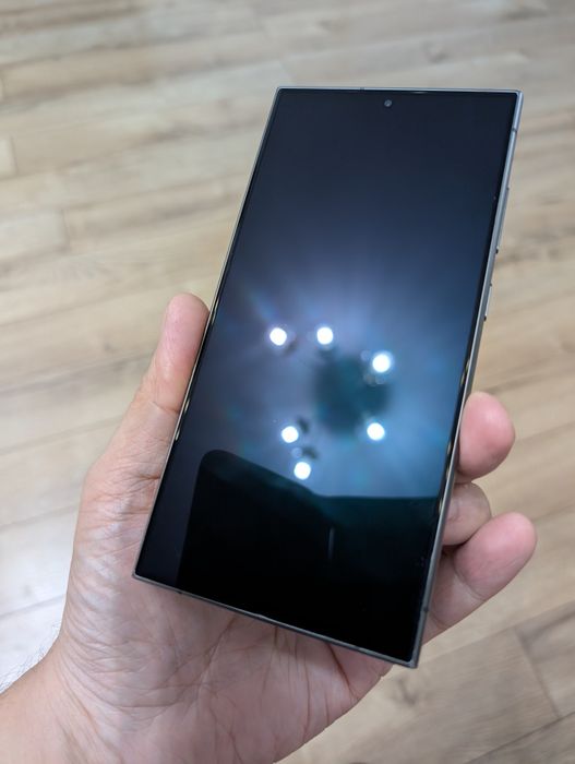 Samsung Galaxy S24 Ultra — как новый!