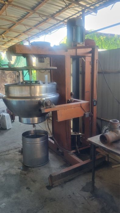 Сотилади Колбаса сыр оборудивания ишлаб турган