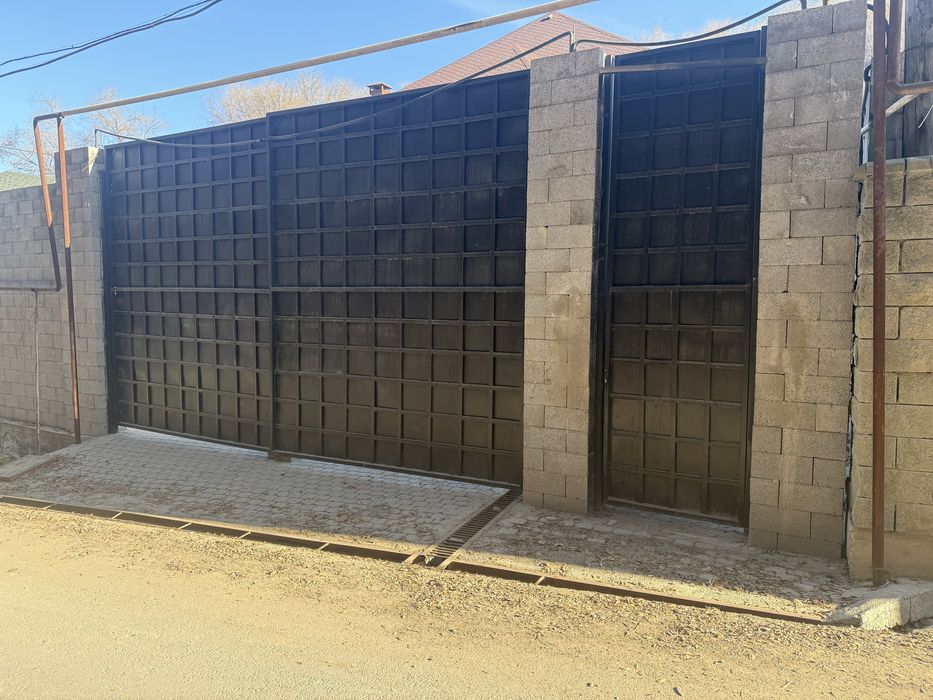 Продам большие ворота и калитку. 6 метров ширина и высота 3.7 м