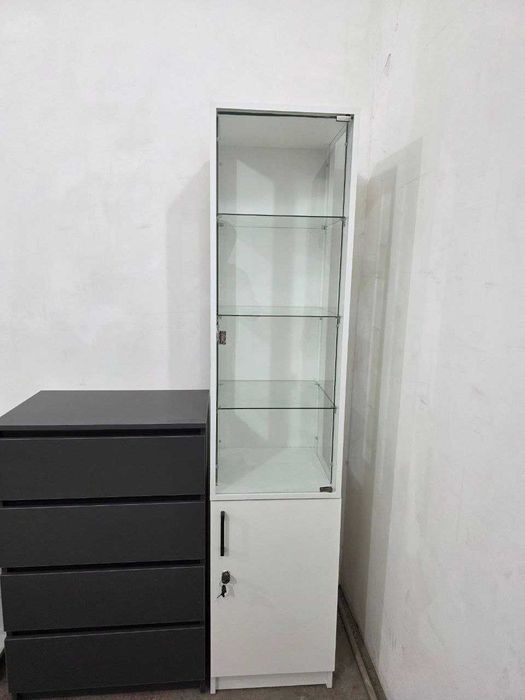 Пенал шкаф витрина для косметолога , салона красоты , медицины