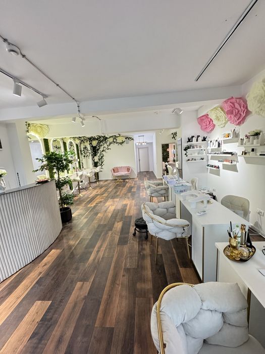 Închiriez post de lucru în salon de înfrumusețare coafor manichiura