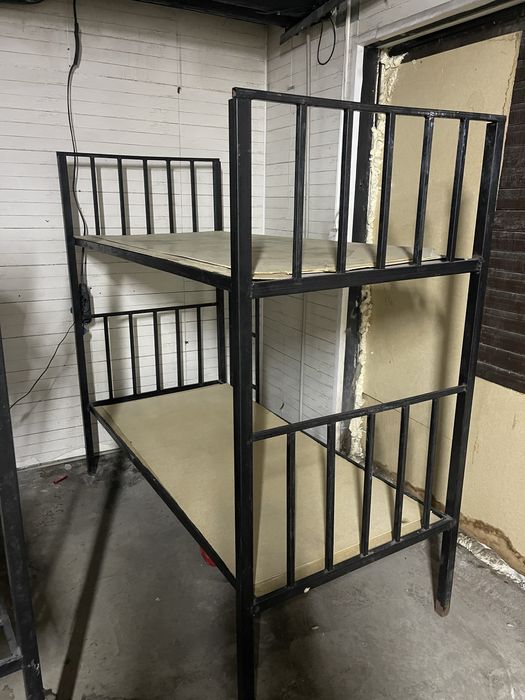 Продам кровать двухъярусную 5 шт