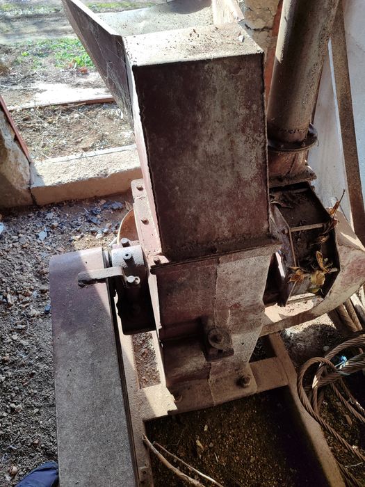 Продавам голяма фуражомелка