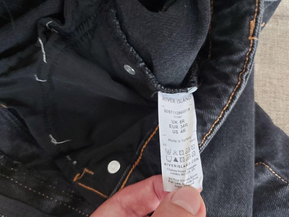 Vând blugi River Island 34,noi,de damă