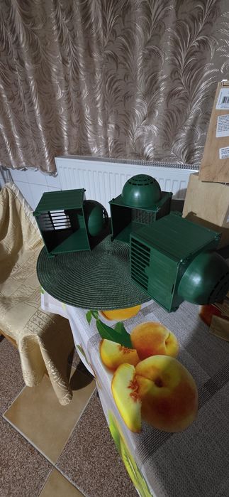 Cuiburi din plastic pentru păsări exotice