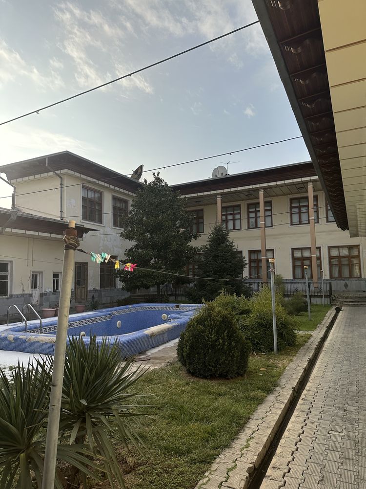 Nazarbek 12 sotix uy sotiladi