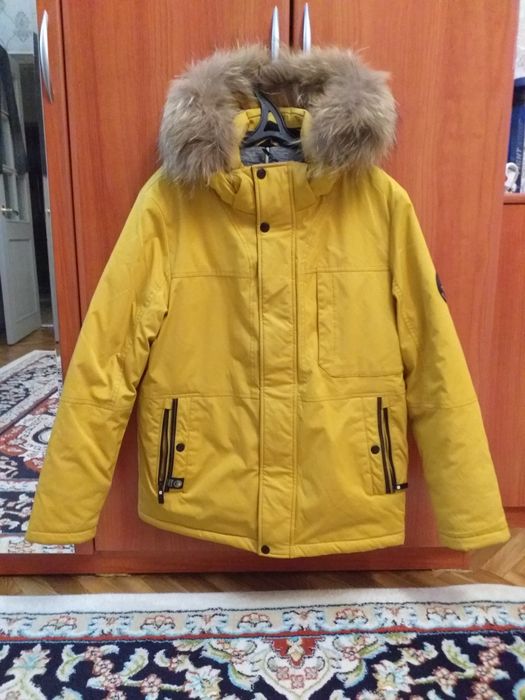 Продаётся мужская фирменная зимняя куртка.