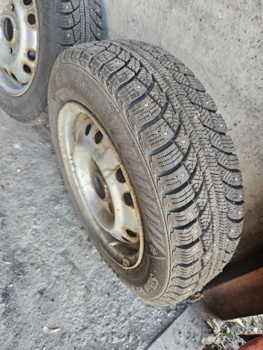 Продам шипованные шины на 13