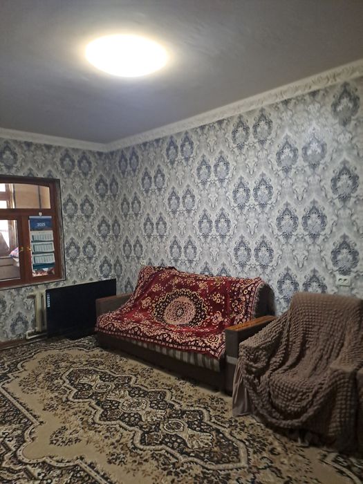 Олмазор тумани Алимпияда  2 хона 1 - кават  сотилади.