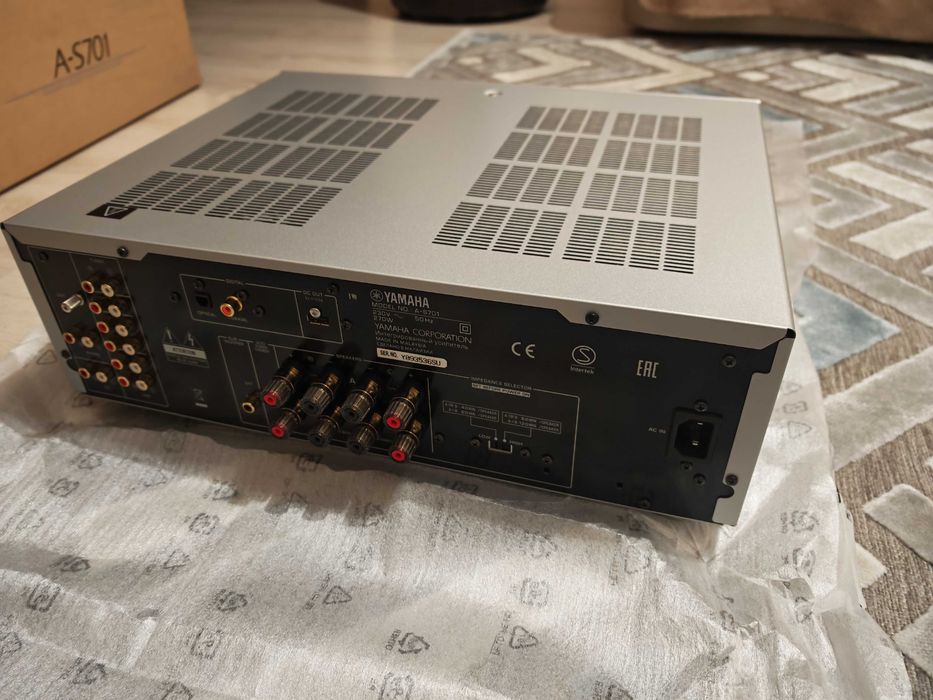 Vând amplificator Yamaha A-S701