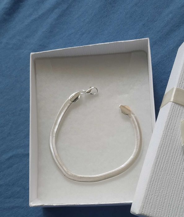 Нова, масивна сребърна гривна. Различни модели и цена. В кутия.