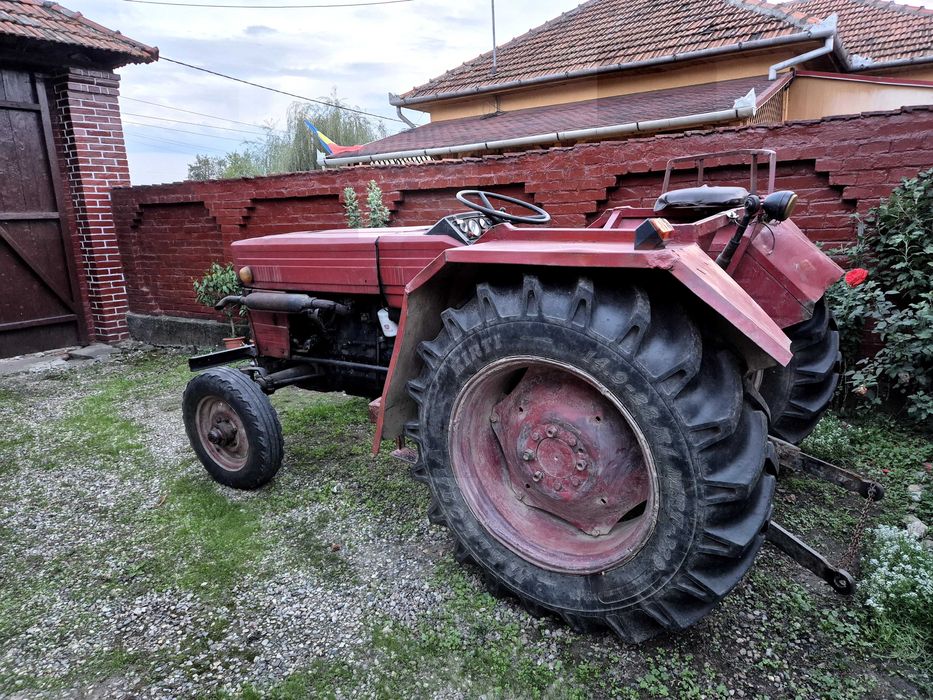 Vand tractor utb 55cp( 5500euro negociabil)