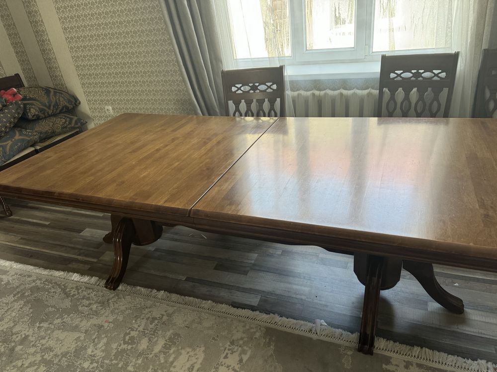 Срочно продам стол из красного дерева