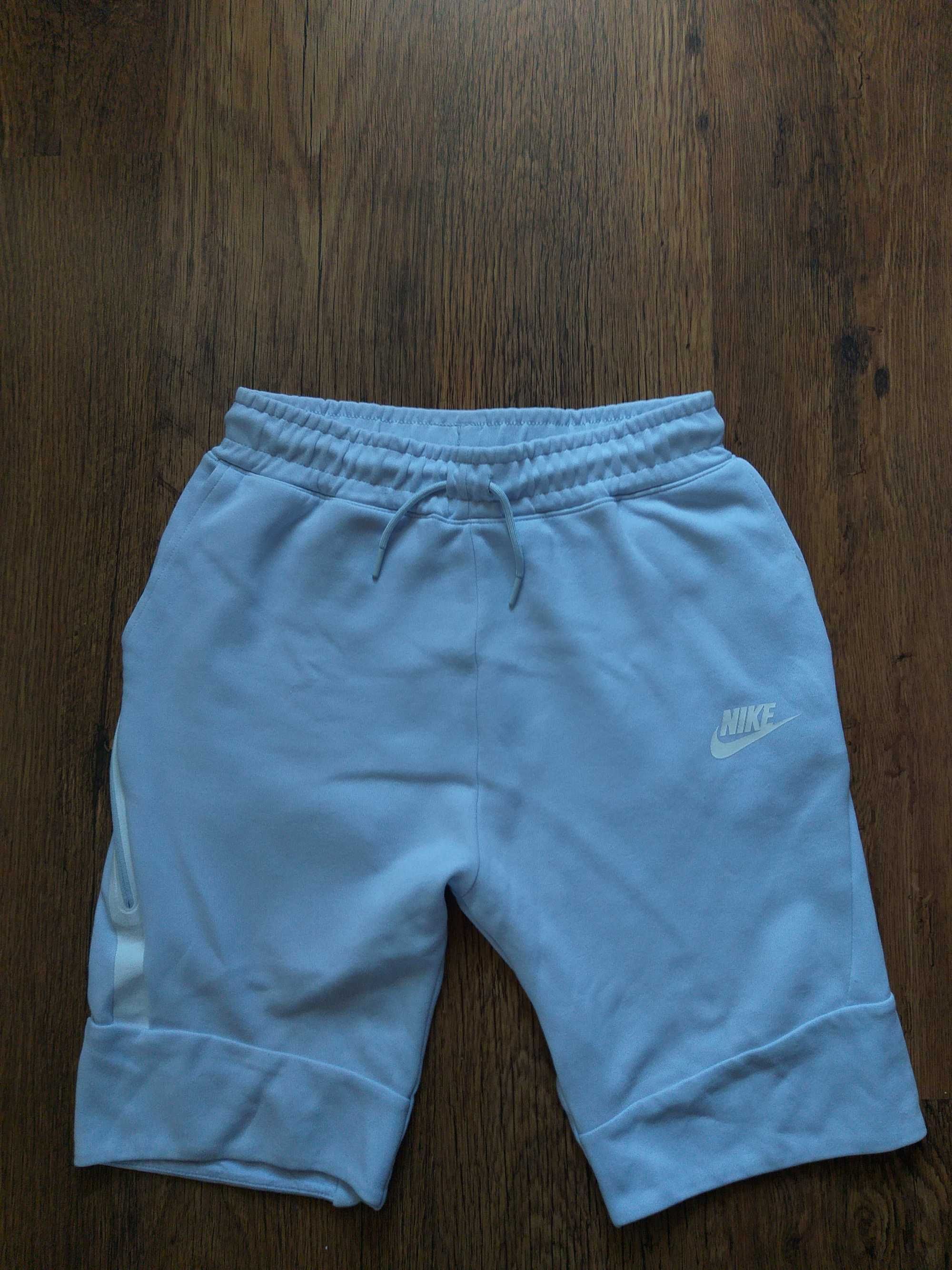Nike Tech Fleece Shorts - страхотни юношески панталони КАТО НОВИ